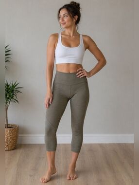 Good American Olive Green High-Waist Cropped Leggings